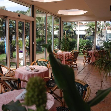 Hotel Residence Veliero Риччоне Екстер'єр фото