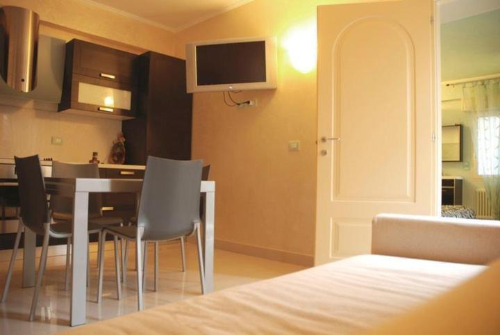 Hotel Residence Veliero Риччоне Екстер'єр фото
