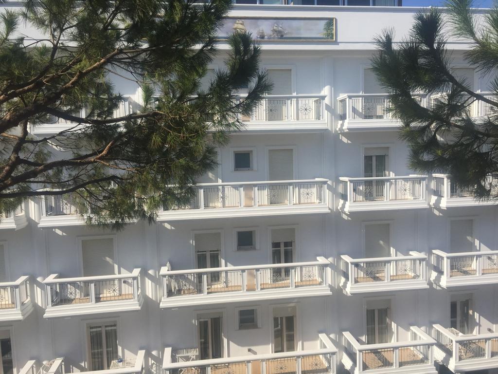 Hotel Residence Veliero Риччоне Екстер'єр фото