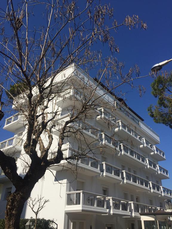Hotel Residence Veliero Риччоне Екстер'єр фото