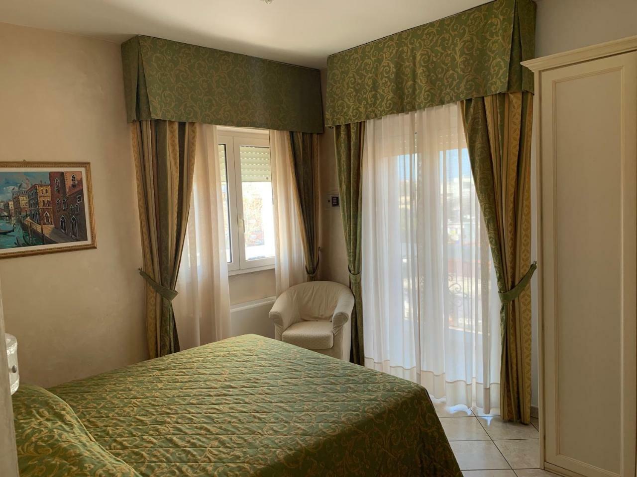 Hotel Residence Veliero Риччоне Екстер'єр фото